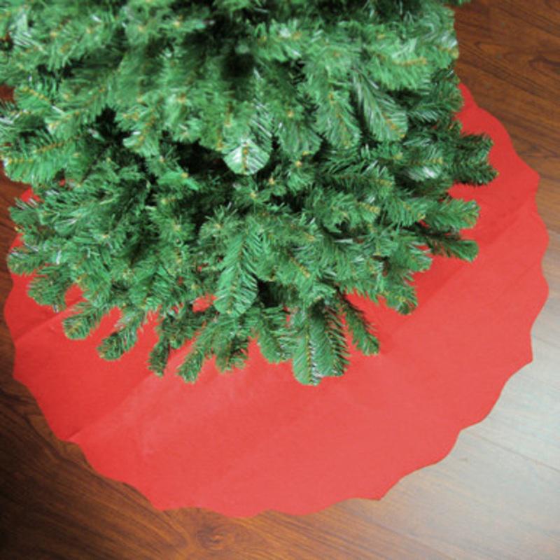 Christmas Tree Skirt with Scalloped Edge   38  Red